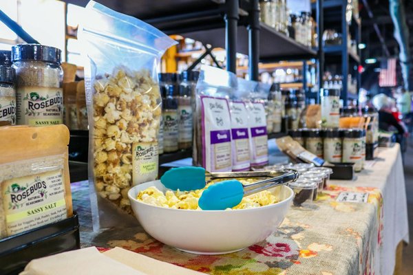 Découvrez notre irrésistible recette de curry de crevettes à la noix de coco et à la citronnelle pour une explosion de saveurs !